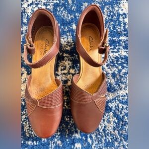 Clark's Collection Emily Rae Maryjane Style Pump. Size 9